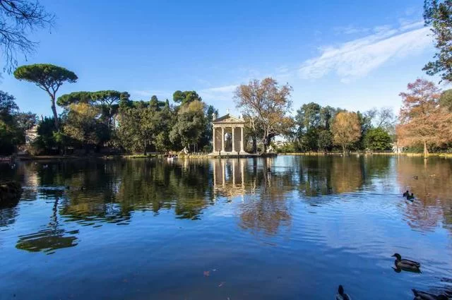 озеро на Вилле Боргезе (Villa Borghese)  озеро на Вилле Боргезе (Villa Borghese)